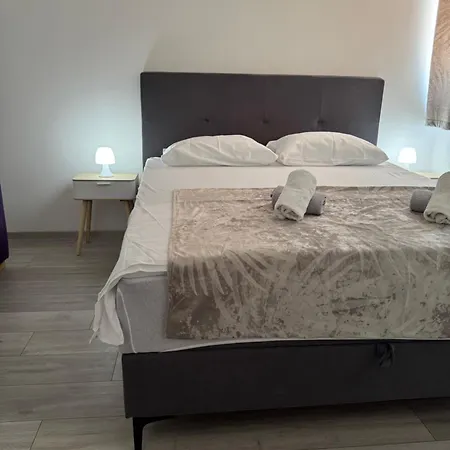 Lucijan アパート *